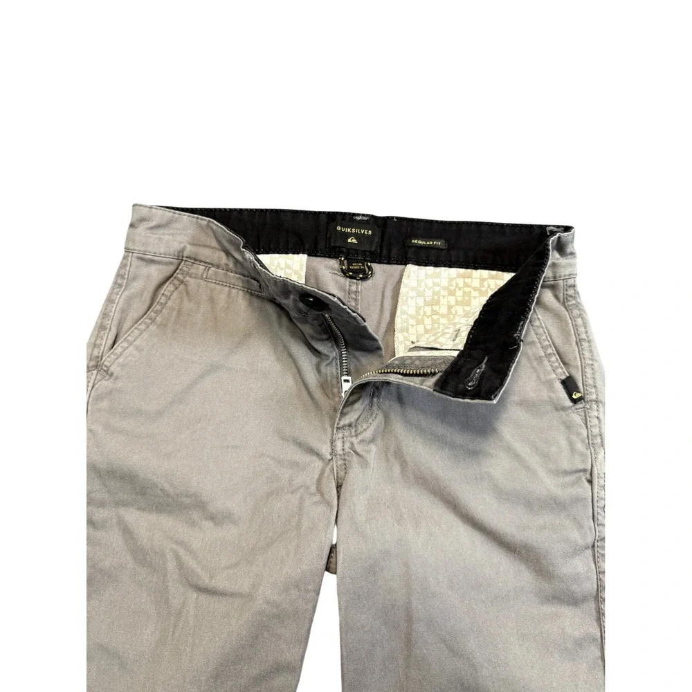 Quiksilver Regular Fit Chino Shorts Size 26 Gray Casual EUC